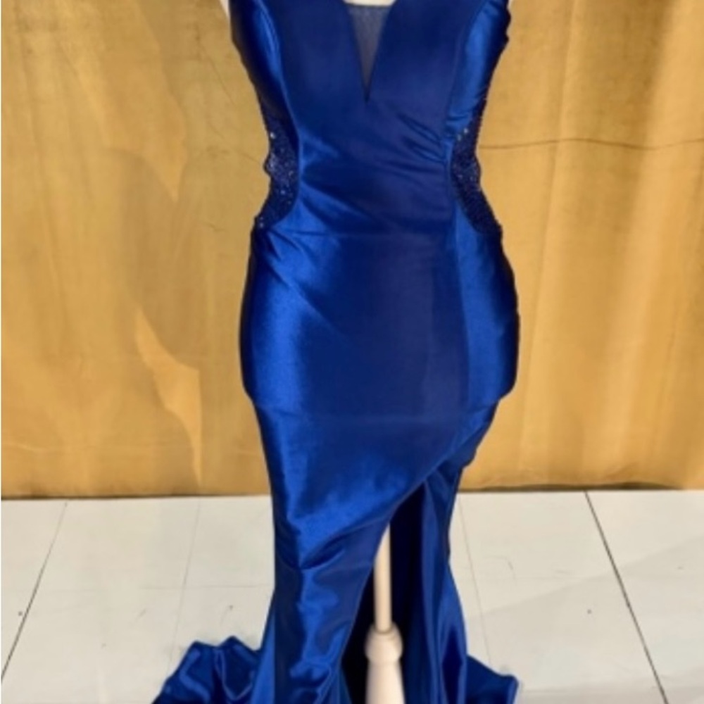 Elegant Blue Evening Gown